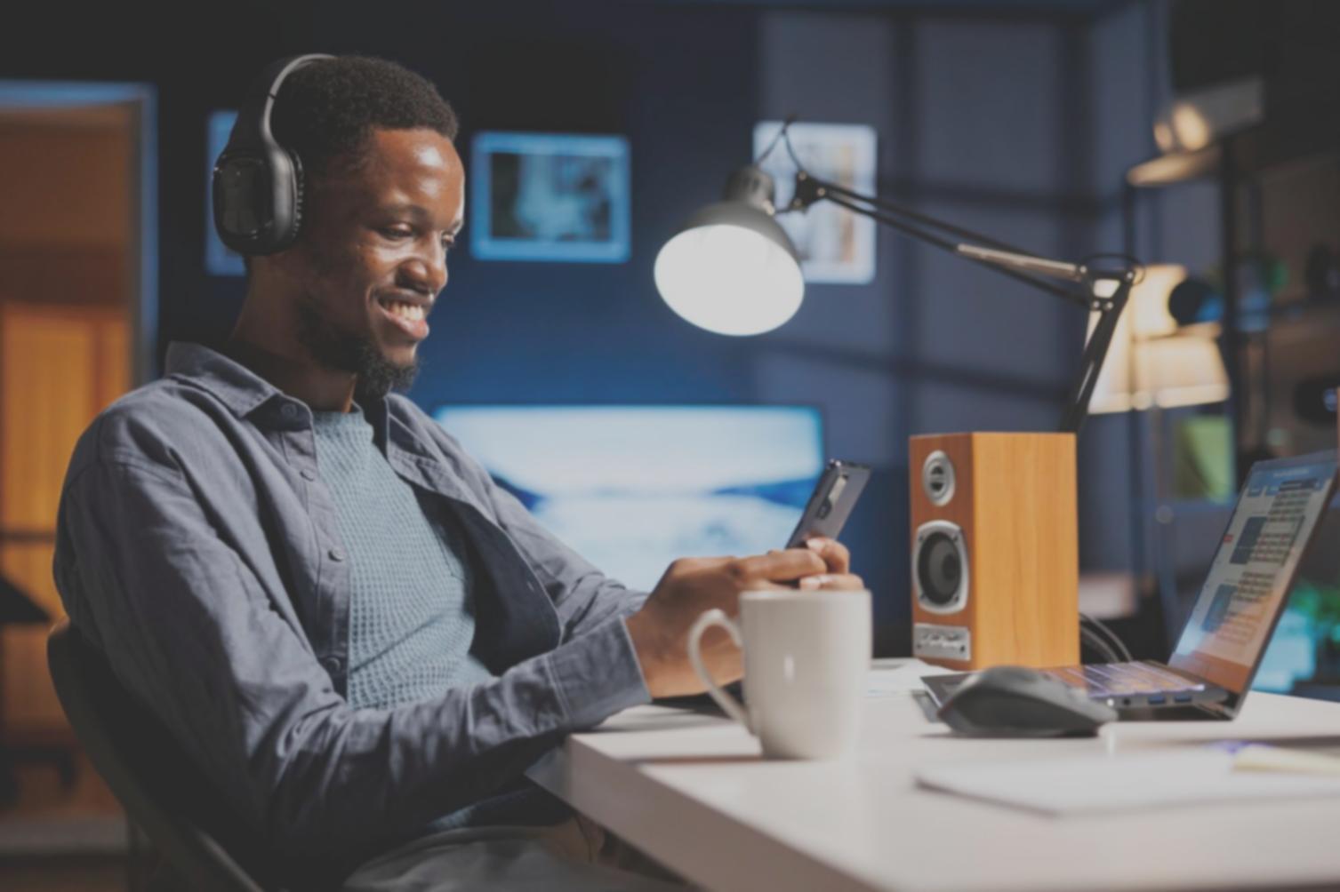 Arbeitsplatz mit Analytics-Dashboard